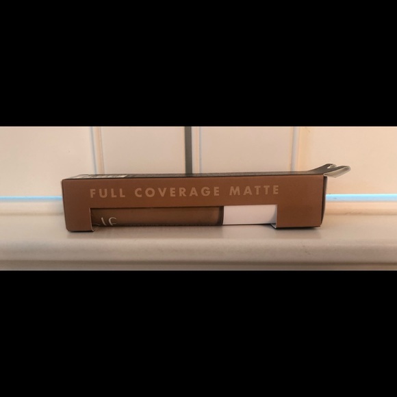 NEW!
Elf 16 Hour Camo Concealer Color: Tan Walnut - Picture 2 of 5